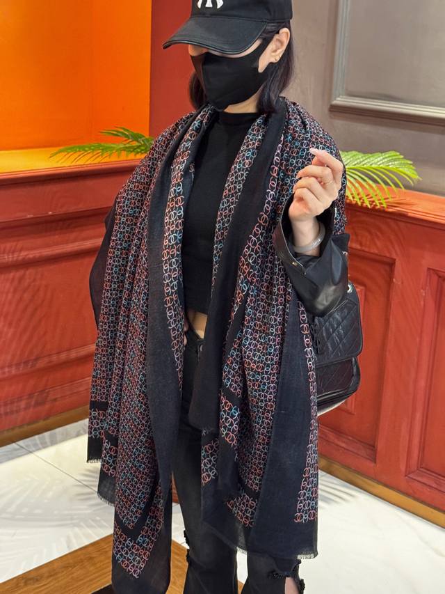 2025 Autumn/Winter new Chanel design with classic elements is elegant and genero