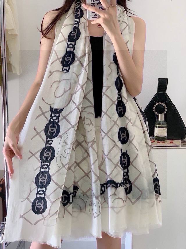The most classic Camellia series of Chanel is so classic that every woman