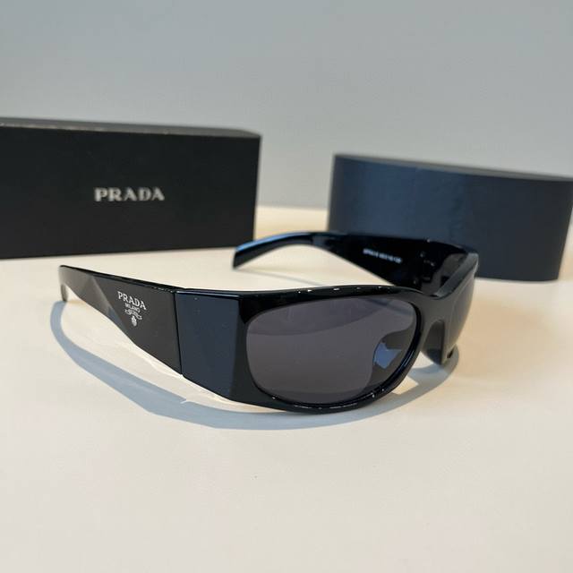 Prada classic sunglasses are cute at first glance