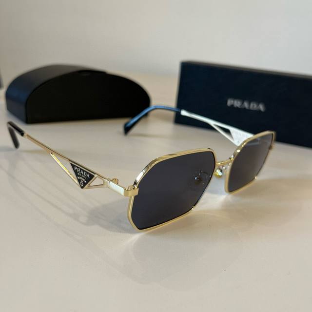Prada. Made by world-class masters! High-end, fashionable, versatile men's sungl