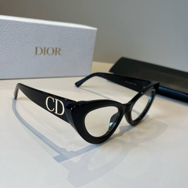 Dior cat-eye sunglasses, blogger's same Dior sunglasses DDD