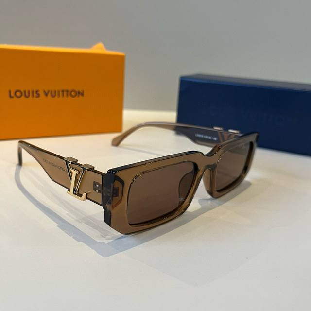 Lv Louis Vuitton sunglasses Model: 2315 Size: 61013-140 So beautiful! It makes y