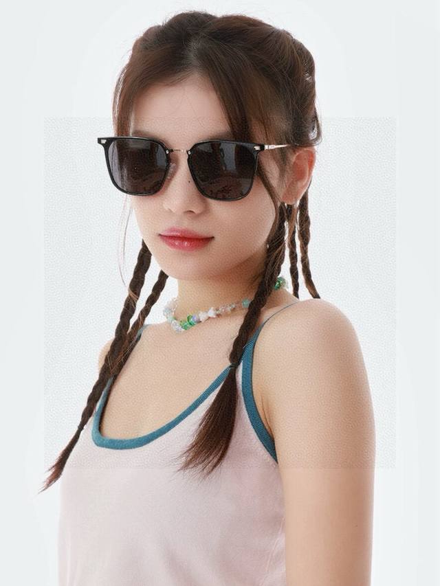 Gucci's new one-piece driving glasses are a must-have for every trip. Celebrity-