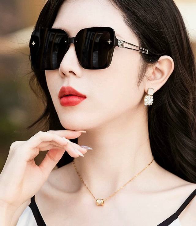 Chanel 2025 new camellia trendy hot-selling fashion round frame high-definition
