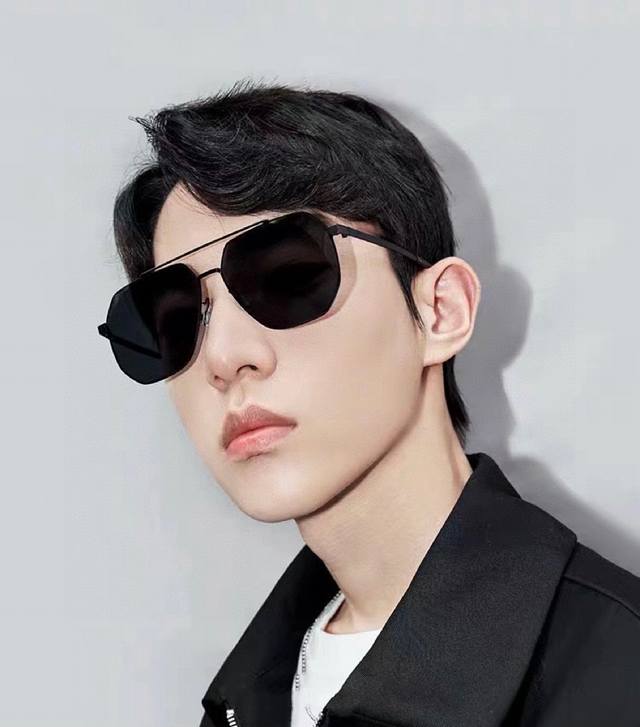 Gucci Men's Colorful Pilot Polarized Sunglasses. Material: High-definition nylon