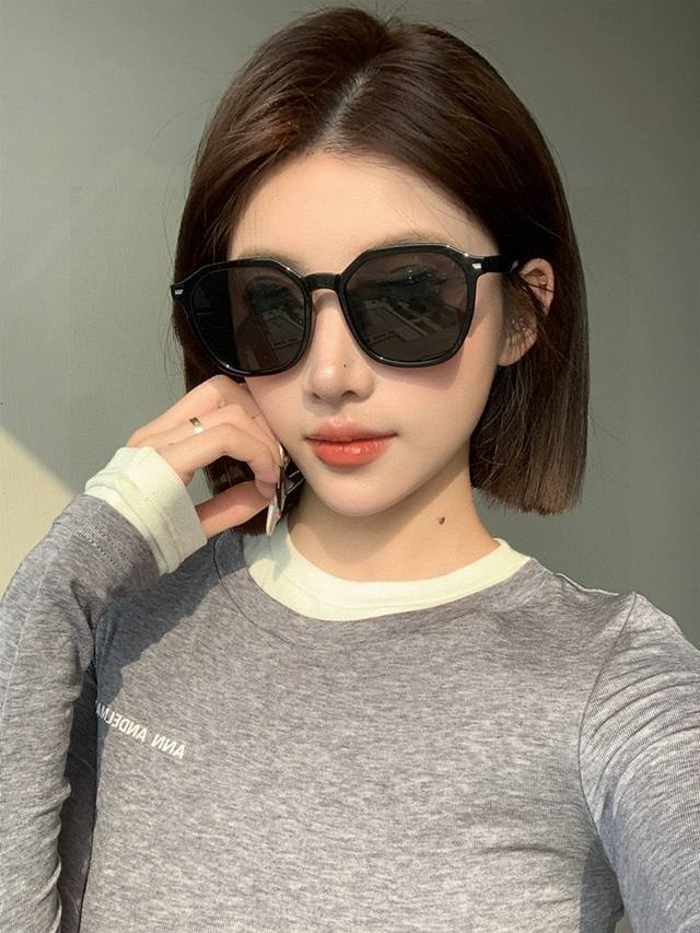 Gucci's new one-piece driving glasses are a must-have for every trip. Celebrity-