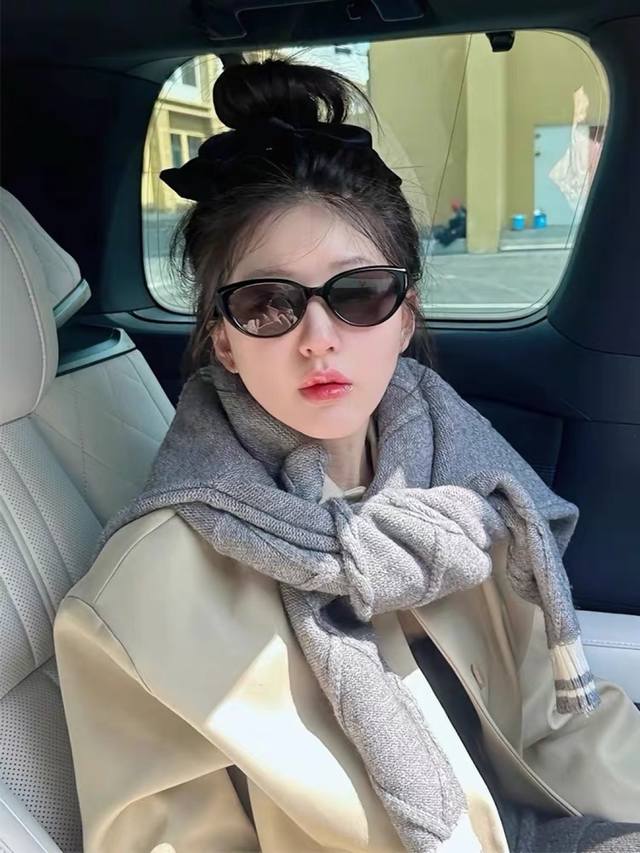 Gucc*2025 new cat-eye sunglasses with UV protection, fashionable and suitable fo