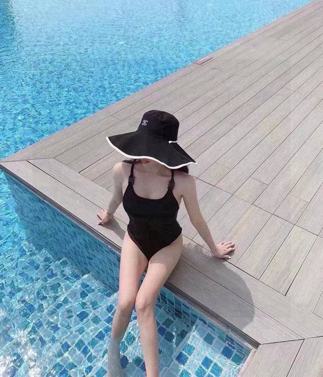 Chanel Chanel large brim bucket hat, canvas hat, simple internet celebrity style