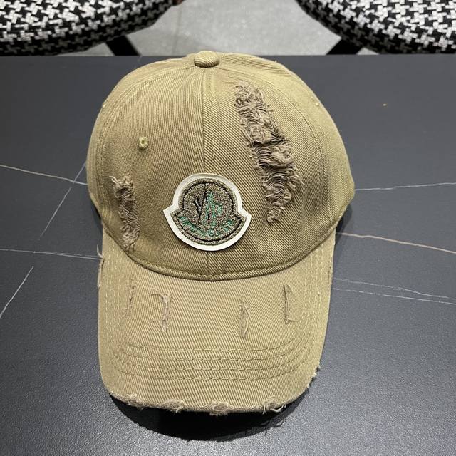 Moncler new hole baseball cap, fashionable street style item, very O style, high