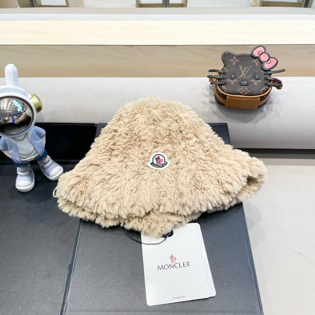Moncler Plush Bucket Hat Women's Autumn and Winter Warm Wrap Head Showing Small
