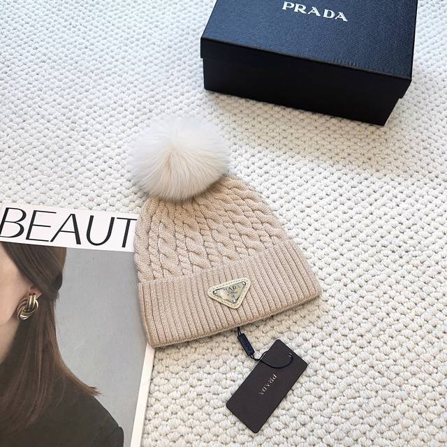 Specially approved Prada's new autumn and winter knitted beanie with fox fur ba