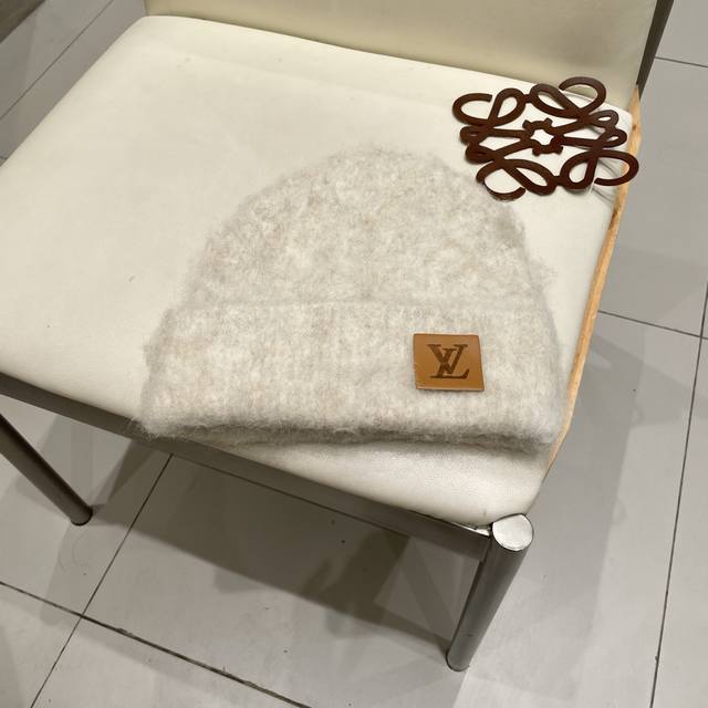 Louis Vuitton Louisvuitton brushed soft glutinous knitted hat women's winter plu
