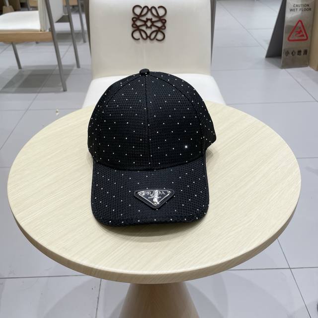 Prada new classic baseball cap purchasing version! Fashionable and high-end work