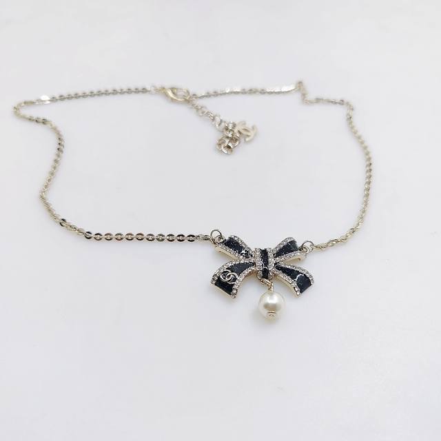 Ch*Nel latest full diamond black bow necklace consistent Zp brass material DDD