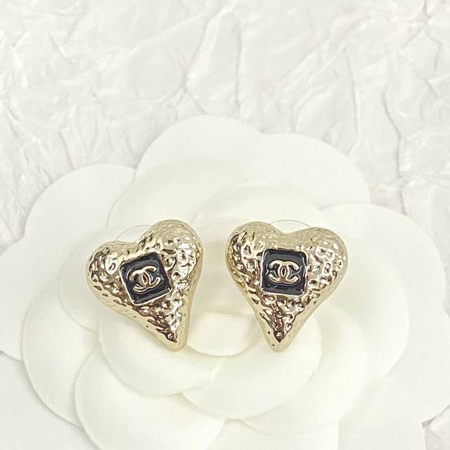 Chanel's hot-selling earrings are back! Chanel 23K Black Enamel Lava Heart Earri