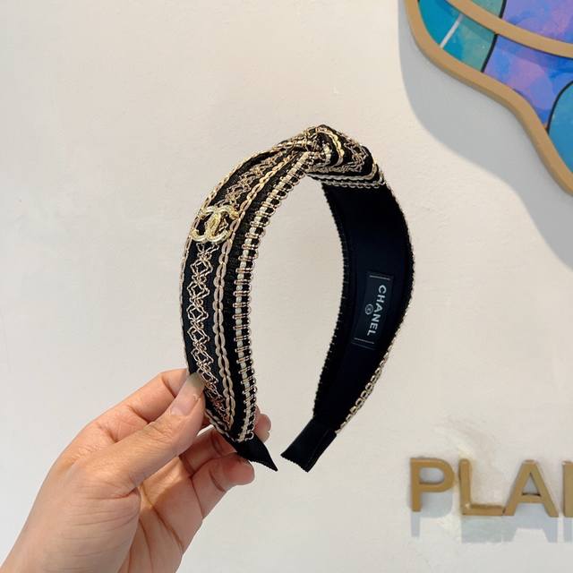 with packaging Chanel Chanel's latest small Chanel headband, retro headband, po