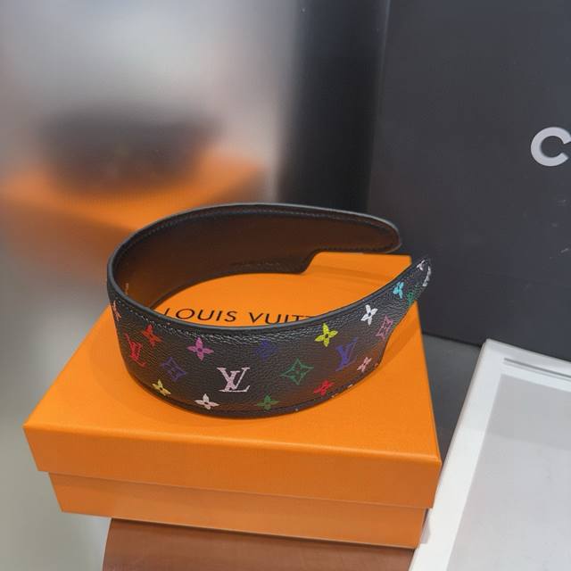 comes with packaging Louis Vuitton latest Lv colorful headband, gold stamped lo