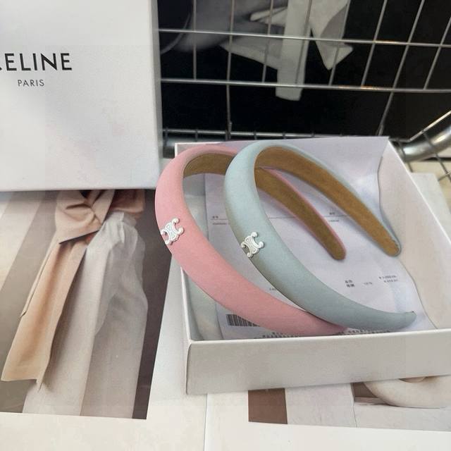 comes with a box Celine Arc de Triomphe new headband, exquisite and comfortable