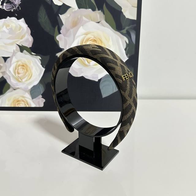 Special counter packaging Fendi latest Ff headband Little fairies hurry to get i