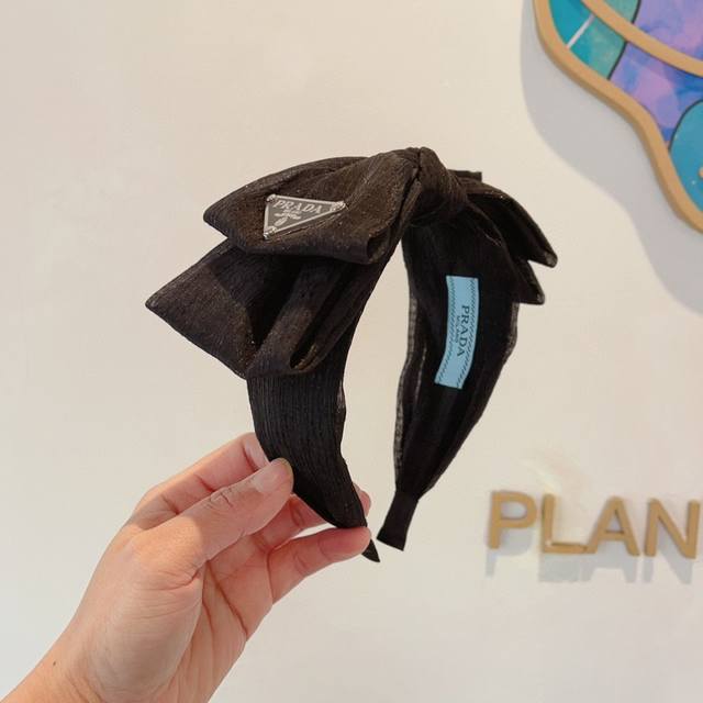 with packaging Prada Prada's new European and American bow trend color headband