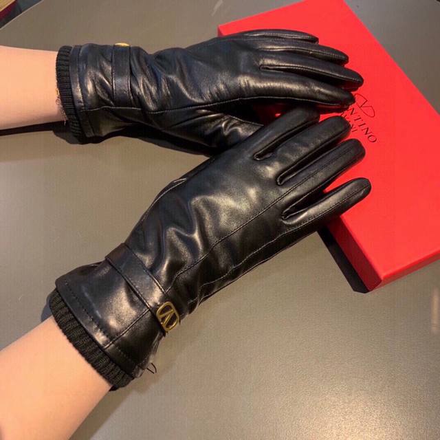 2025 new exclusive Valentino long touchscreen women's gloves. Original quality,
