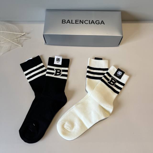 Balenciaga's new early autumn mid-length socks, classic style, fashionable and