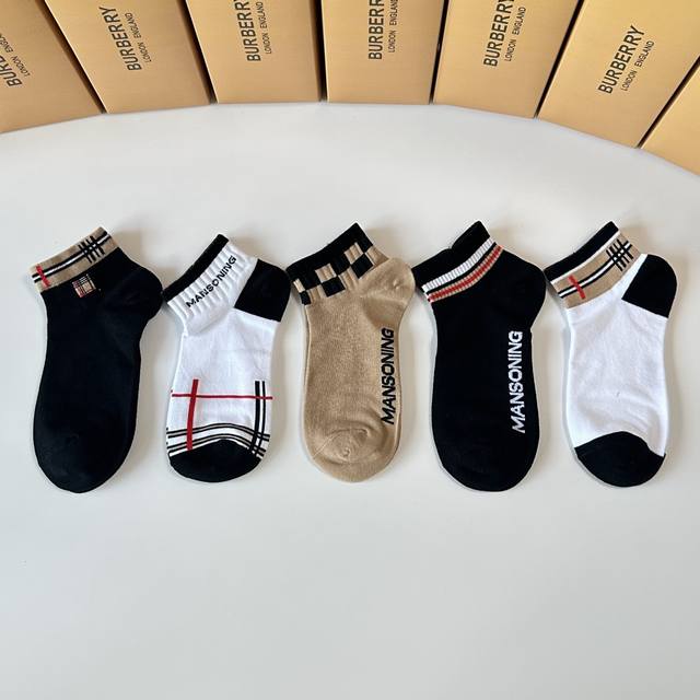 Special counter packaging Burberry's new mid-length stacked socks! Five pairs pe