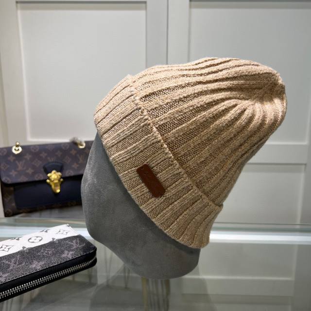 A classic knitted hat from Loropina! A hot seller on Xiaohongshu! Look stylish!