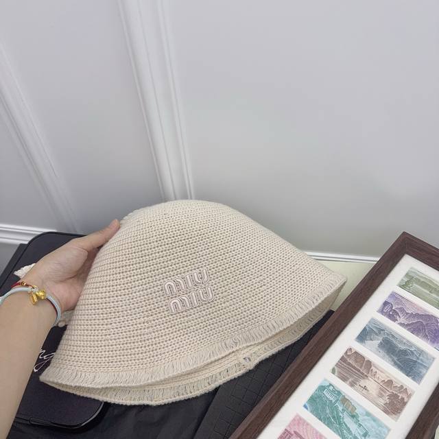 Miu Miu Simple new style basin hat A must-have for autumn and winter, very versa