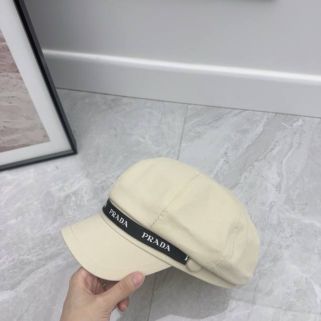 Prada's new octagonal hat is very friendly to everyone! DDD