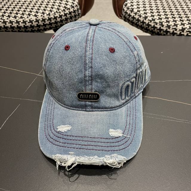 Miumiu original baseball cap, original denim breathable canvas fabric, fine work