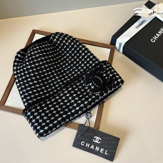 Chanel knitted beanie DDD