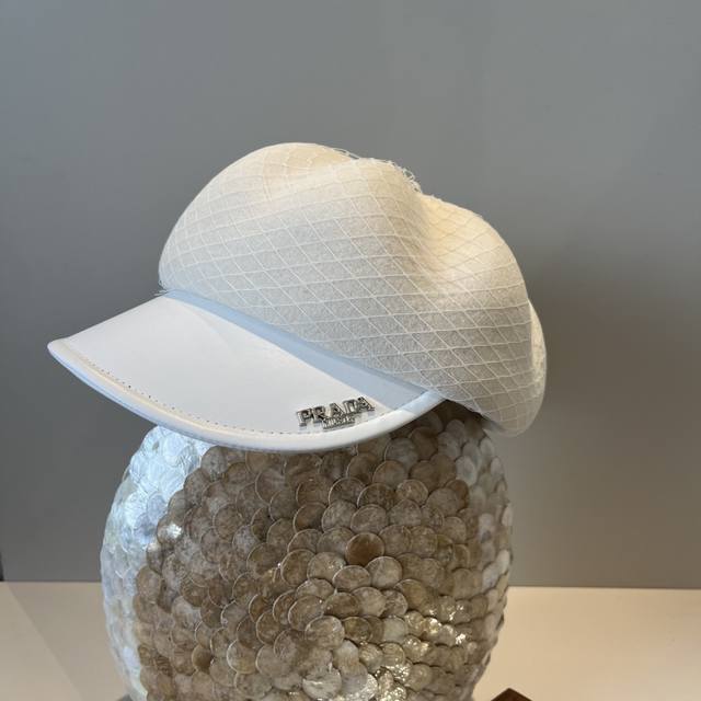 P White Prada new duckbill military cap, 100% wool% head circumference 57cm adju