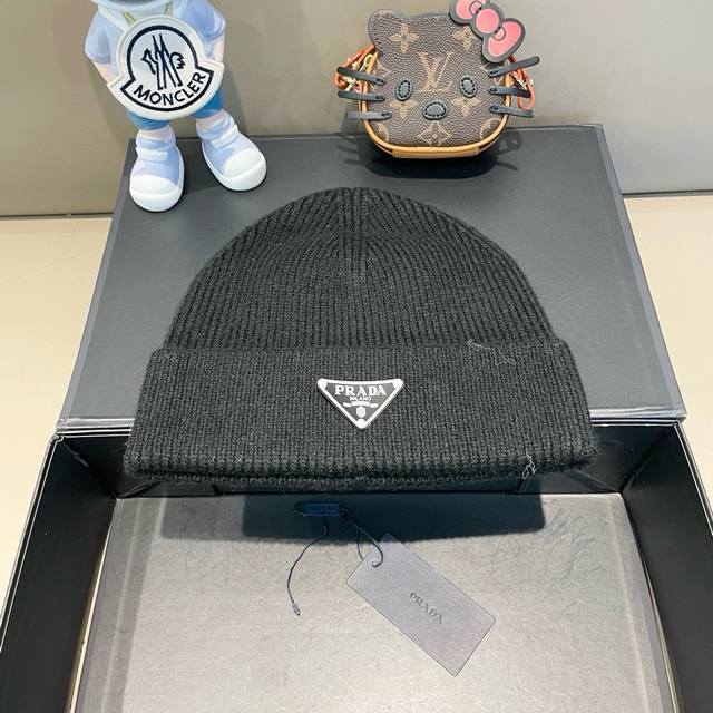 Prada latest triangle logo knitted hat wool hat women's loose cold hat, autumn