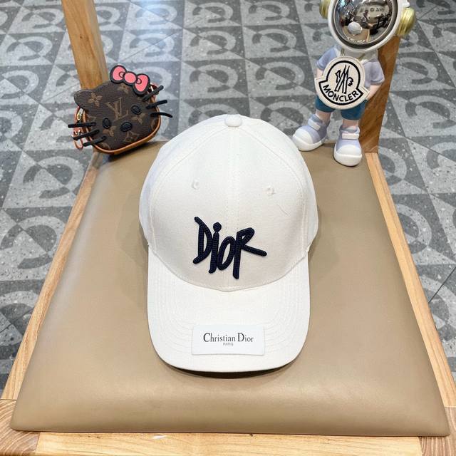 Dior baseball cap is simple, stylish, low-key, luxurious, sun-proof, fashionable