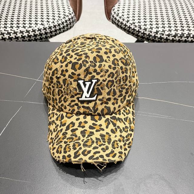 Lv Louis Vuitton American retro washed leopard print baseball cap for women with