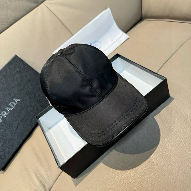 Hot inverted triangle cap in four colors! comes with a box bag, Prada classic o