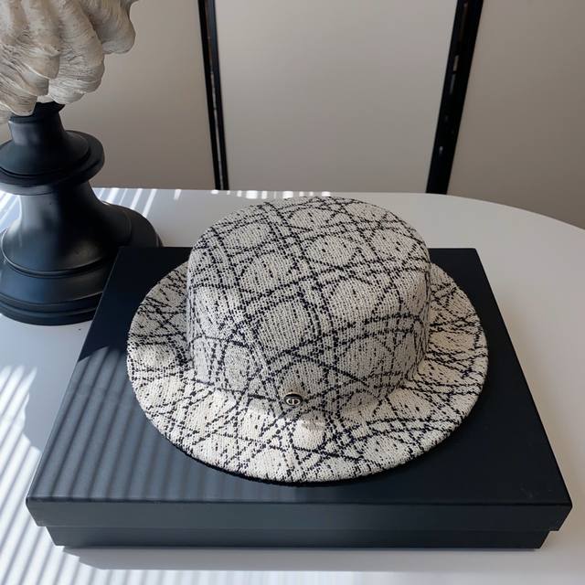 Running volume Dio* Autumn and Winter new French retro plaid flat cap celebrity