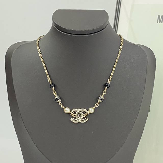 Chanel necklace is hot-selling and has a new arrival Chan 25 black gold oil-drip