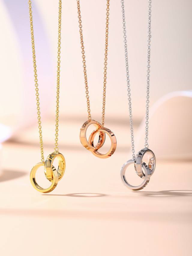 The new T necklace is the Atlas X Closed Interlocking Pendant. Compared to the o