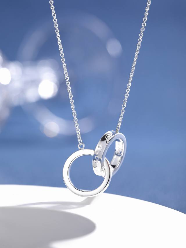 1837 classic double-ring necklace, made of 925 silver. The official website uses