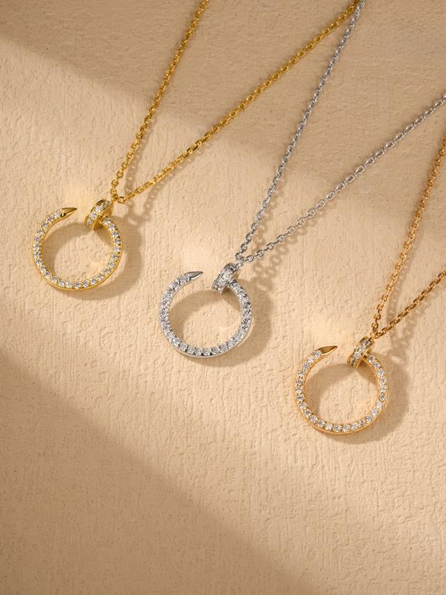 All changed to hand-set diamond version, the setting process of each diamond is