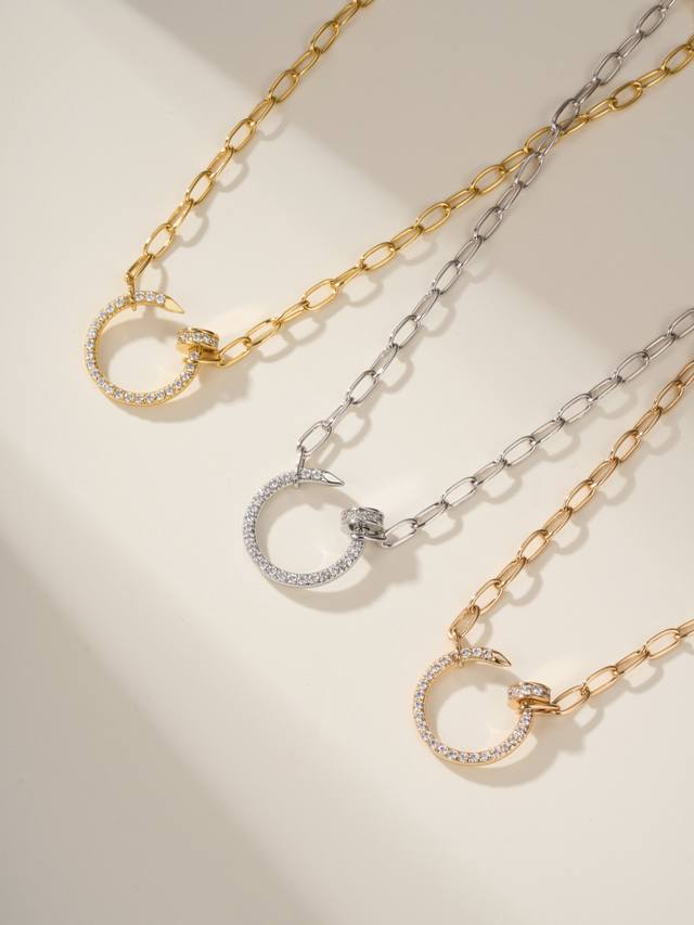 When this necklace was first released, I really didn't get its beauty. I felt th