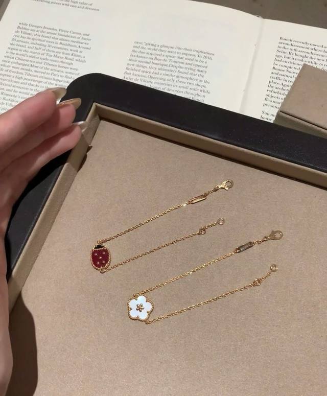 V-gold-plated Vca ladybug bracelet The new Lucky Sing ladybug cleverly blends ch