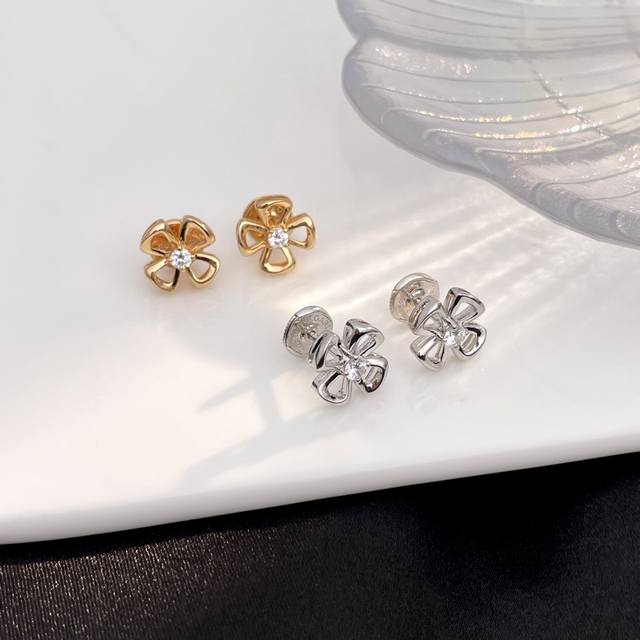 Fiorever stud earrings draw inspiration from the flower petals cherished by the