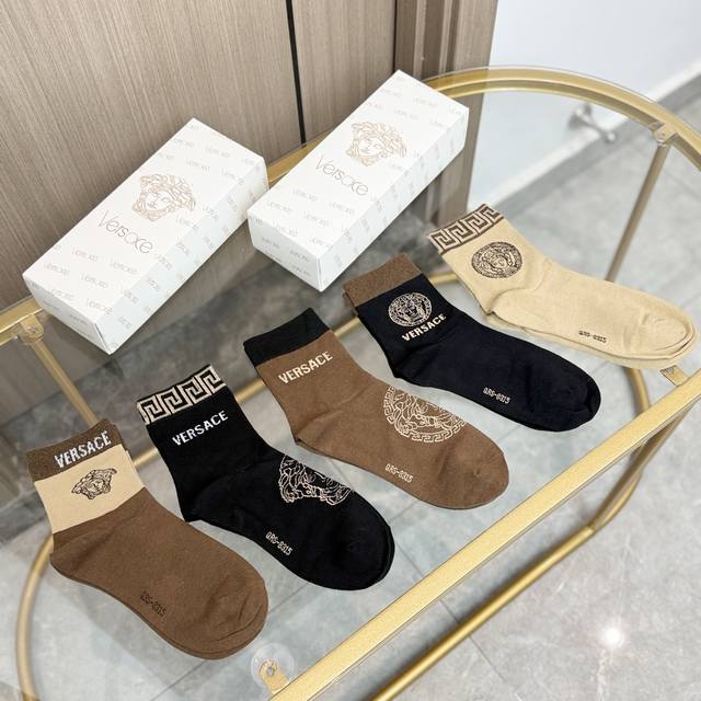 Comes with a box of five pairs of Versace, a European and American brand, so be