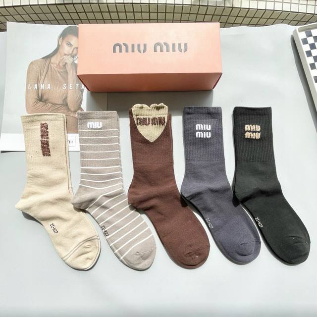 Comes in a box of four pairs of Miu Miu high-quality, super popular online cele