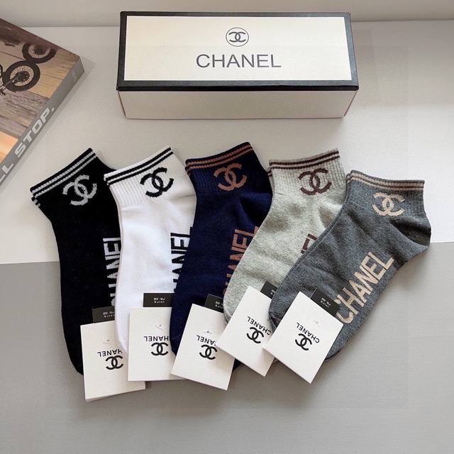 Comes with packaging. 5 pairs per box. Chanel's new high-end socks! Popular let