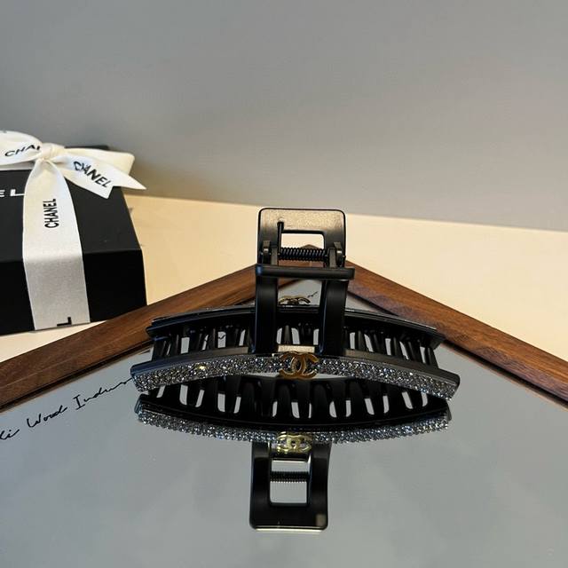 Chanel hairpin DDD