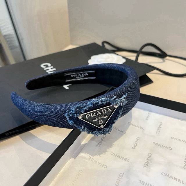Prada hairpin DDD
